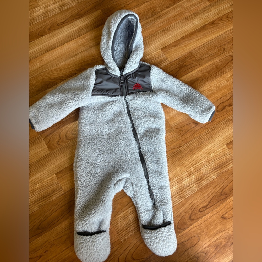 Snozu Gray Fleece Snowsuit Hooded Fold Over Mittens Feet Baby 3-6 Months